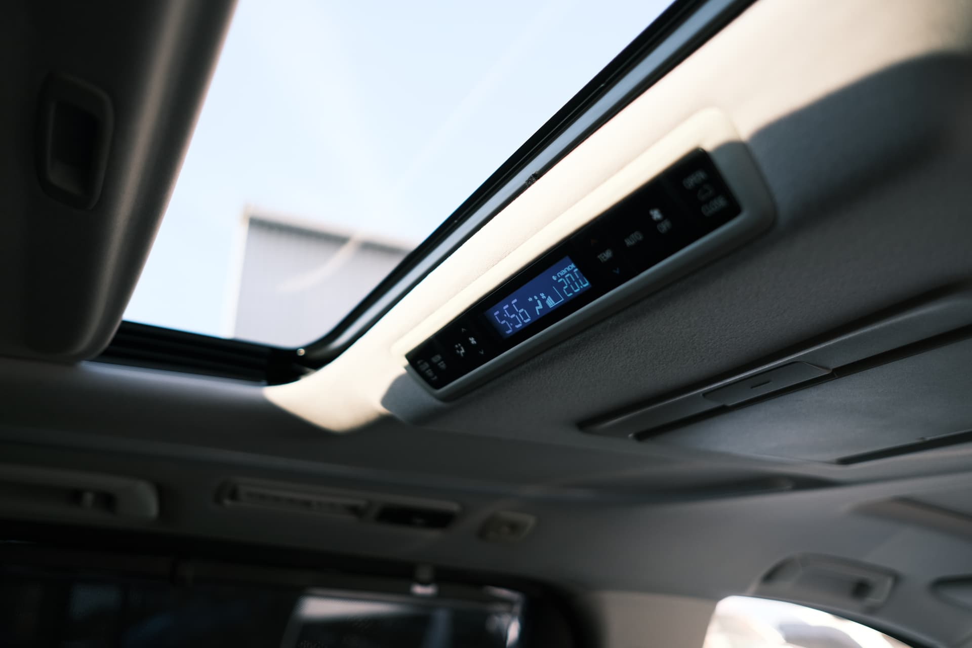 TOYOTA Alphard 30系 - 車內環境 2