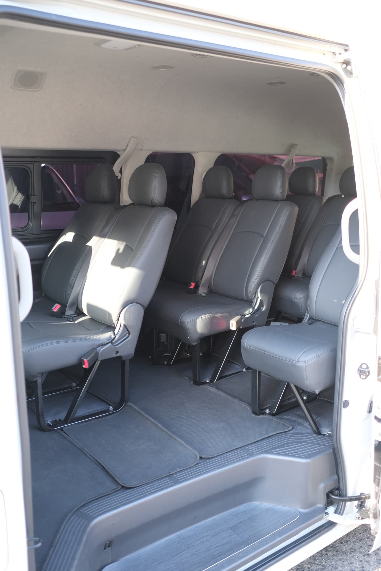 TOYOTA HiAce - 車內環境 1
